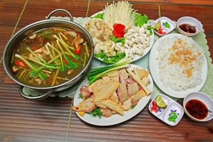 Hình ảnh Lẩu gà - to( size dành cho 4 người ăn)