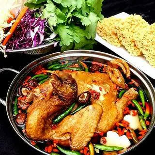 Lẩu gà tiềm ớt hiểm (nguyên con) - 299.000 ₫ tại Quê Ta - Cơm Gà Xối Mỡ & Lẩu Gà – Hoa Hồng