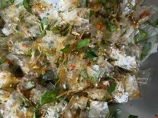 bánh tráng tỏi ớt ( bịch lớn ) + 1 trứng gà vữa  - 30.000 ₫ tại Bánh Tráng Tỏi 019 - Trần Quang Diệu