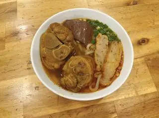 Hình ảnh Bánh canh đỏ giò heo