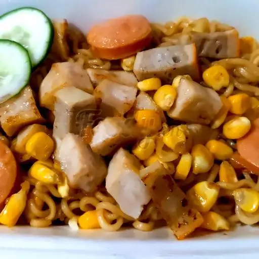 Hình ảnh Mỳ trộn indomie thịt gà xá xíu  chả giò xúc xích tôm viên cá viên bơ pho mai bơ phomai - combo trà đào hay vải chanh à