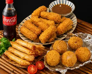 Hình ảnh Combo 3 người (15 nem chua rán+3 nem nhân phomai+3 nem vỏ giòn mini+3 coca) tặng kèm tương ớt chấm nem