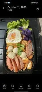 Mì trộn Indo full topping trứng - 55.000 ₫ tại Cái Quán Nhỏ Q1 - Cơm Chiên, Mì Trộn Indomie & Giải Khát - Nguyễn Trung Ngạn