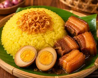 Hình ảnh Xôi Trứng + Thịt