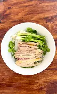 Phở đùi không da - 100.000 ₫ tại Phở Gà Trống - Hoàng Sa