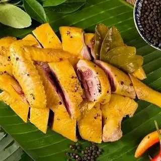 Hình ảnh Gà Ủ Muối Hoa Tiêu Nửa Con Làm Nóng