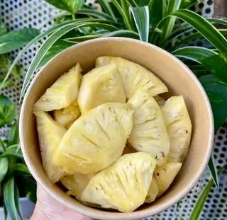 Thơm ( Dứa ) - 55.000 ₫ tại K&K Fruity - Trái Cây Tươi Cắt Sẵn - Đường 18