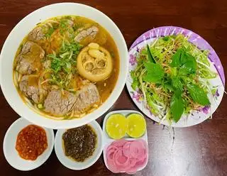 Bún bò giò - 55.000 ₫ tại Bún Riêu Nhi - An Phú