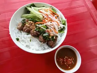 Hình ảnh Bún bò mỡ chài
