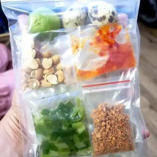 Bánh tráng muối tôm chà bông mỡ hành - 27.000 ₫ tại Bánh Tráng Muối Tỏi - Nguyễn Thiện Thuật