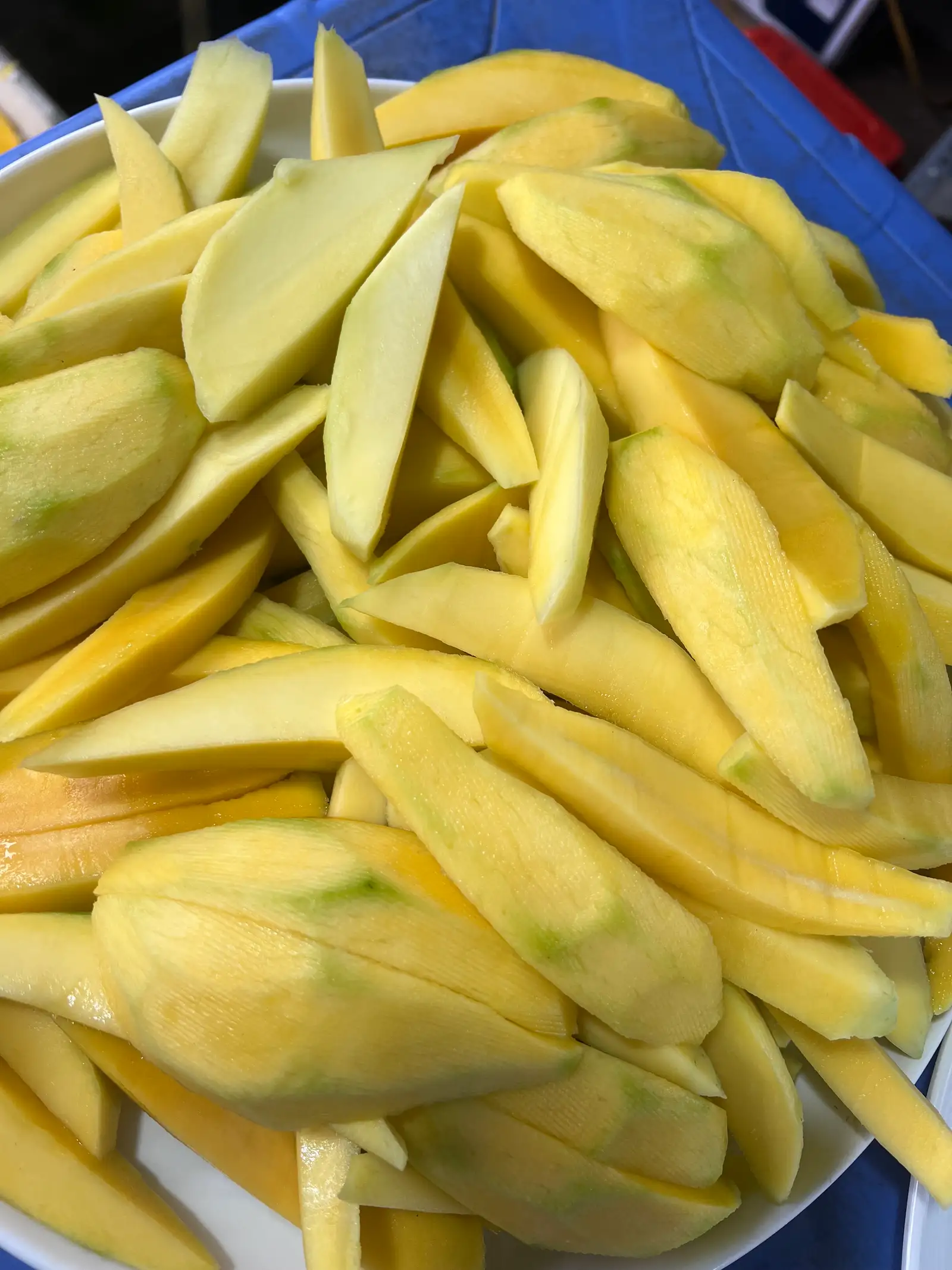 Hình ảnh khay xoài bổ sẵn 