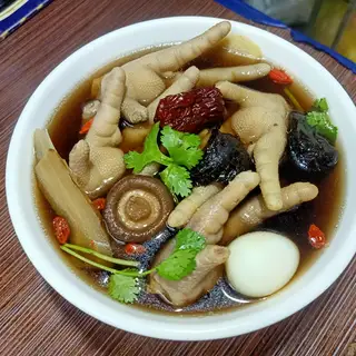 Hình ảnh Chân gà tiềm thuốc bắc