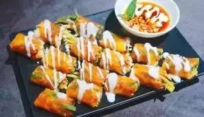 Hình ảnh bánh tráng cuốn cả 2 sốt 