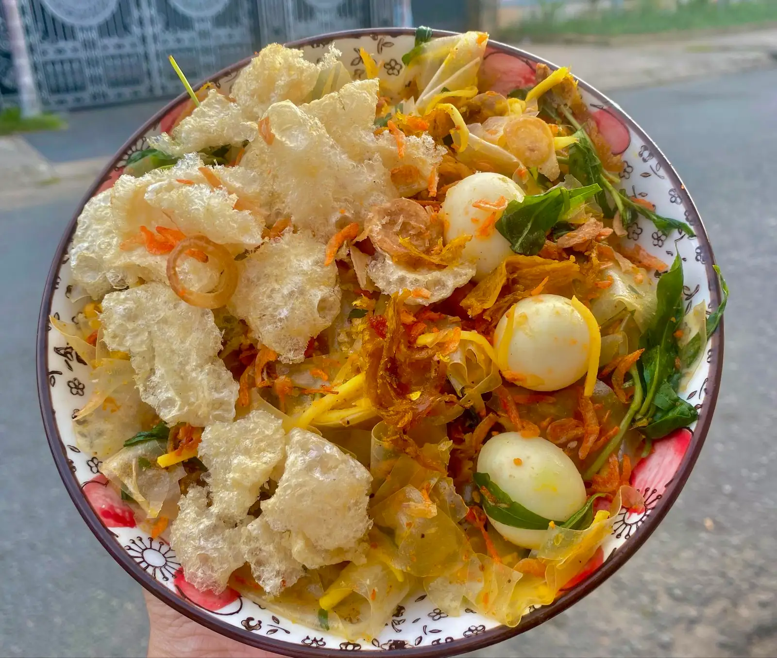 Hình ảnh Bánh Tráng Trộn Da Heo