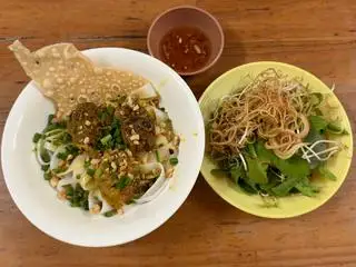 Hình ảnh Mì Quảng gà ( kèm tô , dụng cụ ăn )