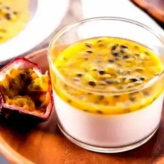 Panna cotta Ý mát lạnh vị chanh dây - 25.000 ₫ tại Tiệm Bánh Ngon Hui Bakery - Bánh Ngọt & Bánh Mặn - Hòa Hảo