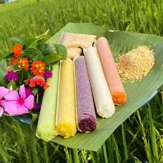 1 ống cơm làm tây bắc (nướng) - 25.000 ₫ tại Gà Nướng Muối Ớt 97 - Ung Văn Khiêm