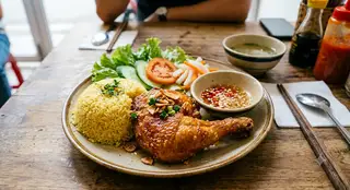 Hình ảnh CƠM GÀ CHIÊN XỐI MỠ