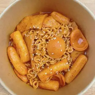 Hình ảnh Tokbokki Mì Sốt Cay Hàn Quốc