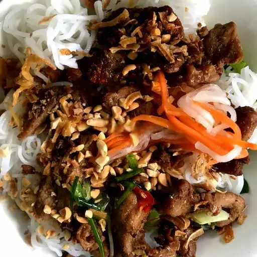 Bún thịt nướng - 35.000 ₫ tại Cuốn 6 Năm - Gỏi Cuốn & Bún Thịt Nướng - Chu Văn An