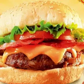 Hình ảnh Hamburger Bò + Trứng + Phô mai lát+sốt pho mai