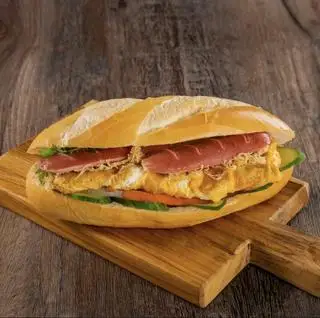 Hình ảnh Bánh Mì Xúc Xích Trứng