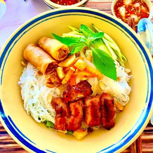 Bún kim tiền, chả giò - 55.000 ₫ tại Bún Thịt Nướng Kim Tiền Cậu 3 - Rạch Bùng Binh