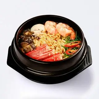 Mì Ramyeon Hải Sản Cay - Spicy Seafood Ramyeon - 129.000 ₫ tại Bonchon Chicken - Ngô Đức Kế