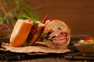 Hình ảnh Bánh mì xá xíu