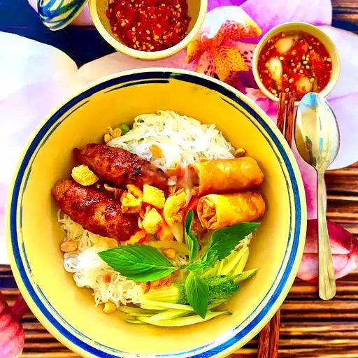 Bún nem nướng ,chả giò - 55.000 ₫ tại Bún Thịt Nướng Kim Tiền Cậu 3 - Rạch Bùng Binh