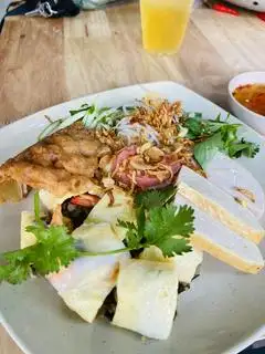 Bánh cuốn trứng tôm thịt - 55.000 ₫ tại Bình Lợi Quán - Bánh Cuốn - Phạm Vấn