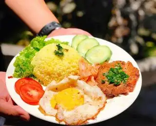 Cơm tấm sườn trứng chiên - 69.000 ₫ tại Cơm Tấm Cô Huyền Calmette - Nguyễn Cảnh Chân