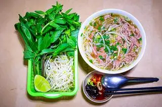 Phở tái - 56.000 ₫ tại Cô Ba - Phở & Bún Bò Huế - Hoàng Diệu