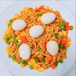 Hình ảnh Mì Trộn Trứng Cút