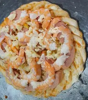 Hình ảnh Pizza Tôm Xúc xích size 20cm 
