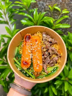 Hình ảnh Mì xào bò - xúc xích