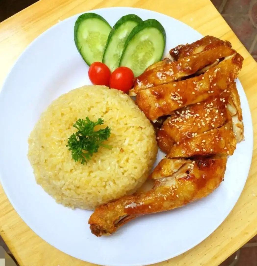 Cơm Gà Chiên Mắm Tỏi ( Sz Trung ) - 60.000 ₫ tại Cơm Gà Xối Mỡ Ông Hùng - Huỳnh Tấn Phát 