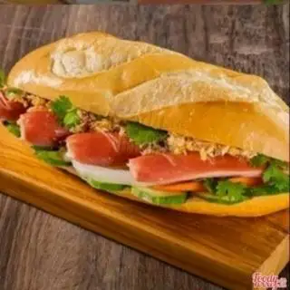 Hình ảnh  BÁNH MÌ PATE XÚC XÍCH RUỐC