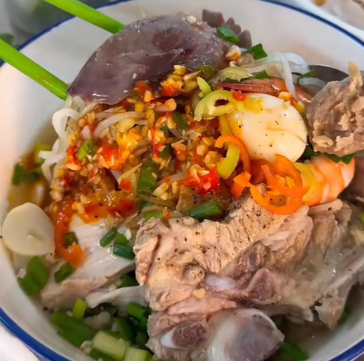 Hình ảnh Hủ tiếu Xương(khô) 1 tim, 1 thịt, 1trứng, thịt bằm