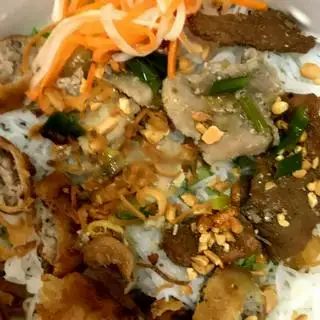 Bún thịt đầy đủ - 50.000 ₫ tại Cuốn 6 Năm - Gỏi Cuốn & Bún Thịt Nướng - Chu Văn An