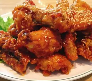 Gà sốt chua ngọt - 37.000 ₫ tại Mì trộn và ăn vặt Hàn Quốc - Năm Bụi Quán
