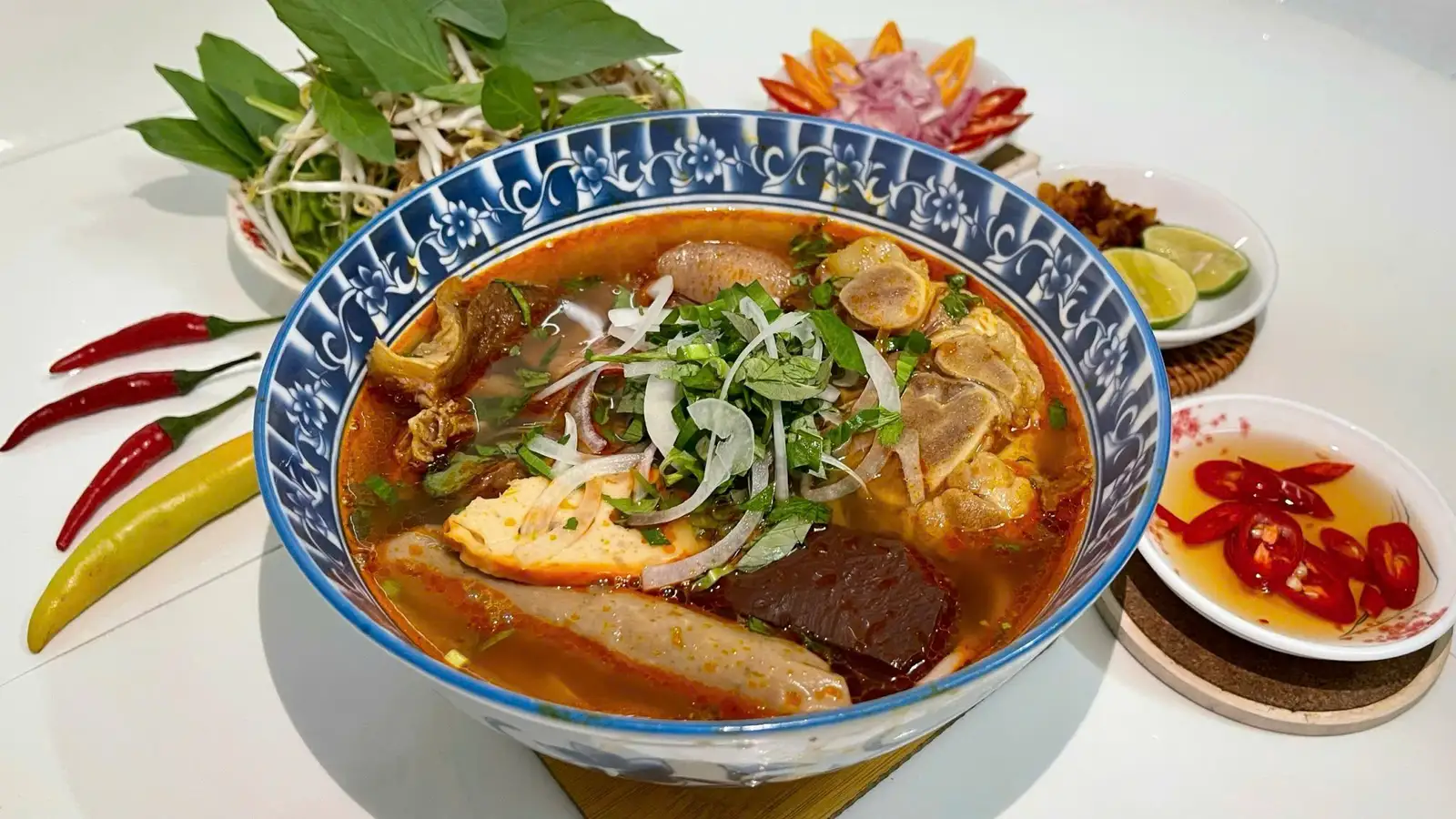17 - Bún bò thập cẩm (không sụn bò) - 81.900 ₫ tại Bún Bò Ba Chi - Bún Bò Huế - Huỳnh Tấn Phát