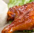Hình ảnh Cơm Trắng Đùi Gà Xối Mắm