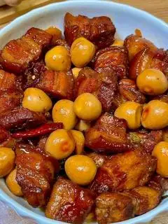 Hình ảnh Thịt kho trứng cút