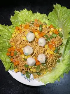 Hình ảnh Mỳ Trộn Viên Hải Sản Rau Củ 
