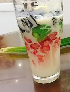 Sương sa hạt lựu  - 25.000 ₫ tại Quán Chè 7 Hiền - Chè Ngon & Bánh Tráng Trộn - Tái Thiết