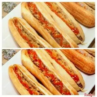 Hình ảnh Bánh Mì Que Pate Sốt Cay
