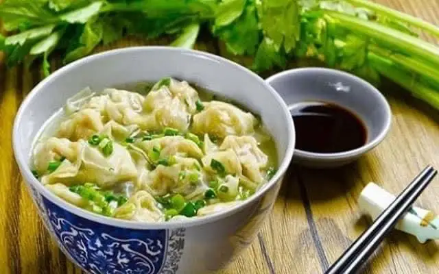 hoành thánh - 35.000 ₫ tại Hủ tiếu Nam Vang Cô Hai - Phước Thiện