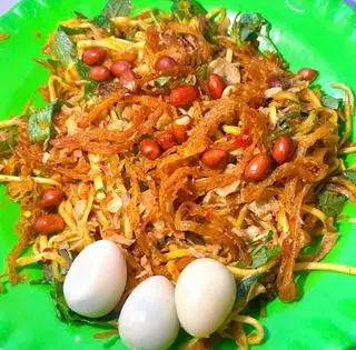Gỏi Xoài Khô Mực  - 40.000 ₫ tại Bánh Tráng Trộn - Tré Trộn Mlem - Lô Tư