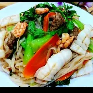 Hủ tiếu xào hải sản - 45.000 ₫ tại Thiện Thành Quán - Cơm Chiên & Mì Xào Giòn - Quốc Lộ 13